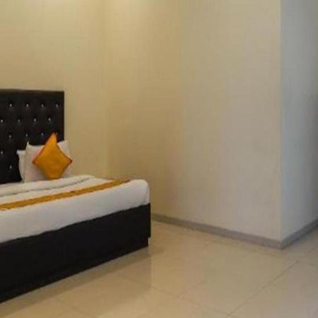 Hotel O Marigold سورات المظهر الخارجي الصورة