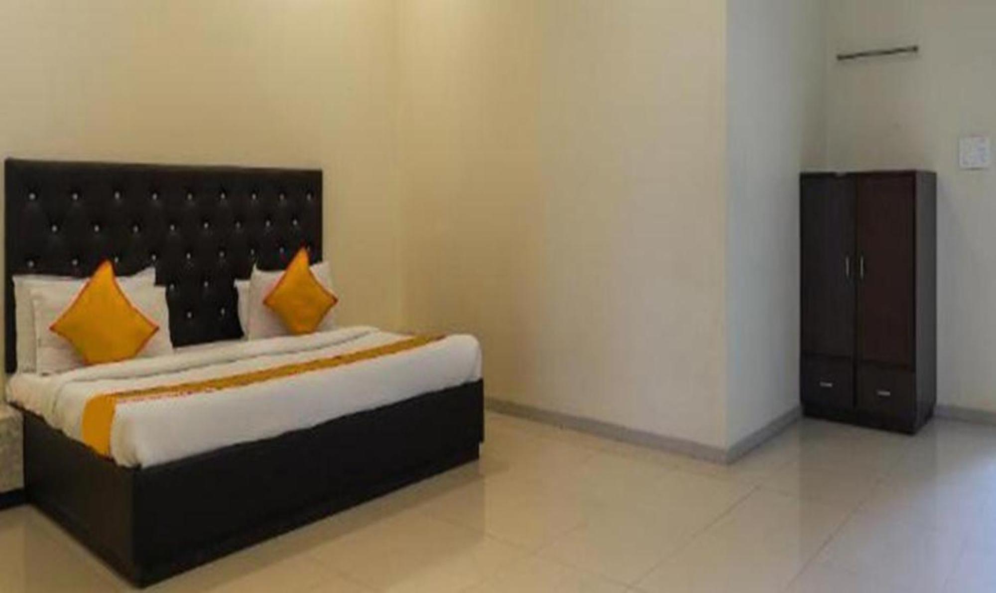 Hotel O Marigold سورات المظهر الخارجي الصورة
